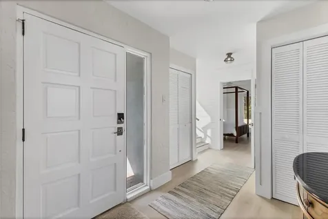 825 Tarawitt Drive Longboat Key FL 34228