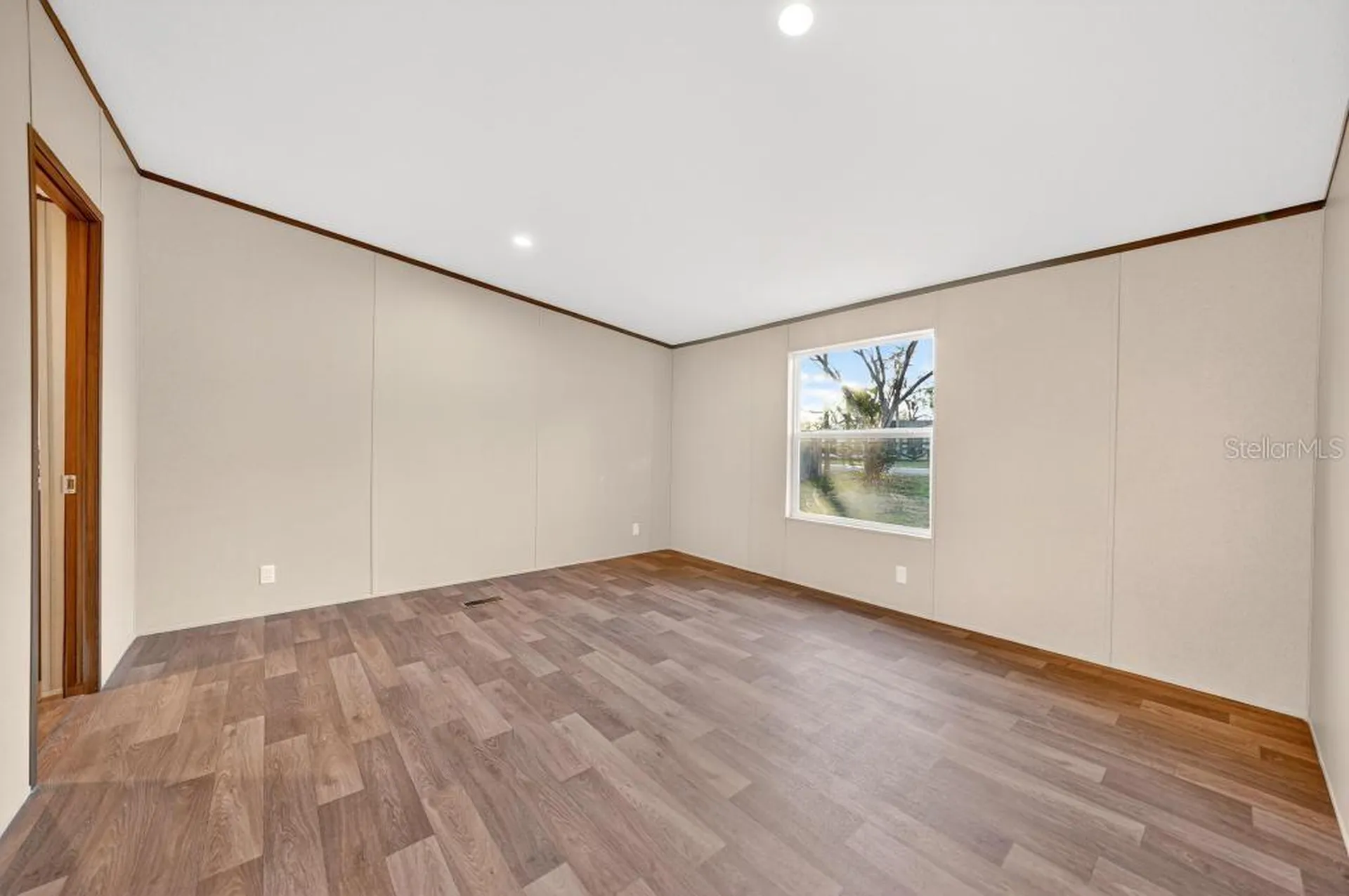 43740 Sunset Drive Paisley FL 32767