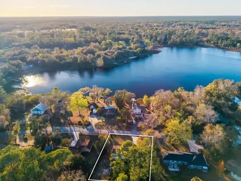 43740 Sunset Drive Paisley FL 32767