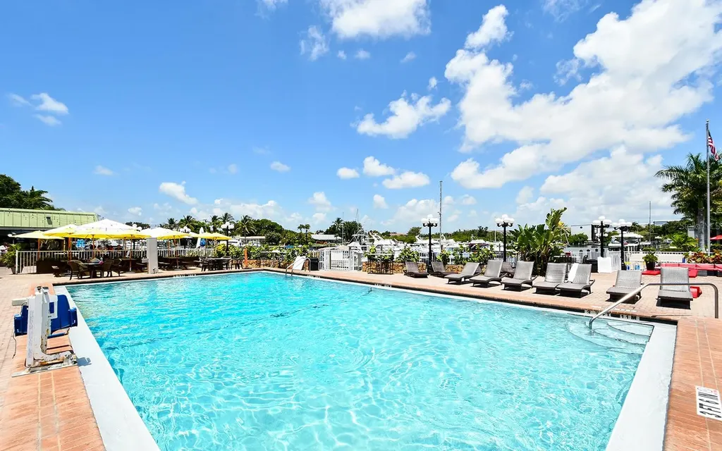 7150 N Tamiami Trail Sarasota FL 34243