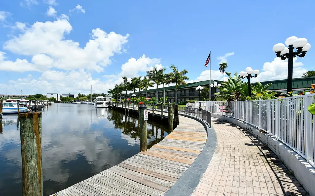 7150 N Tamiami Trail Sarasota FL 34243