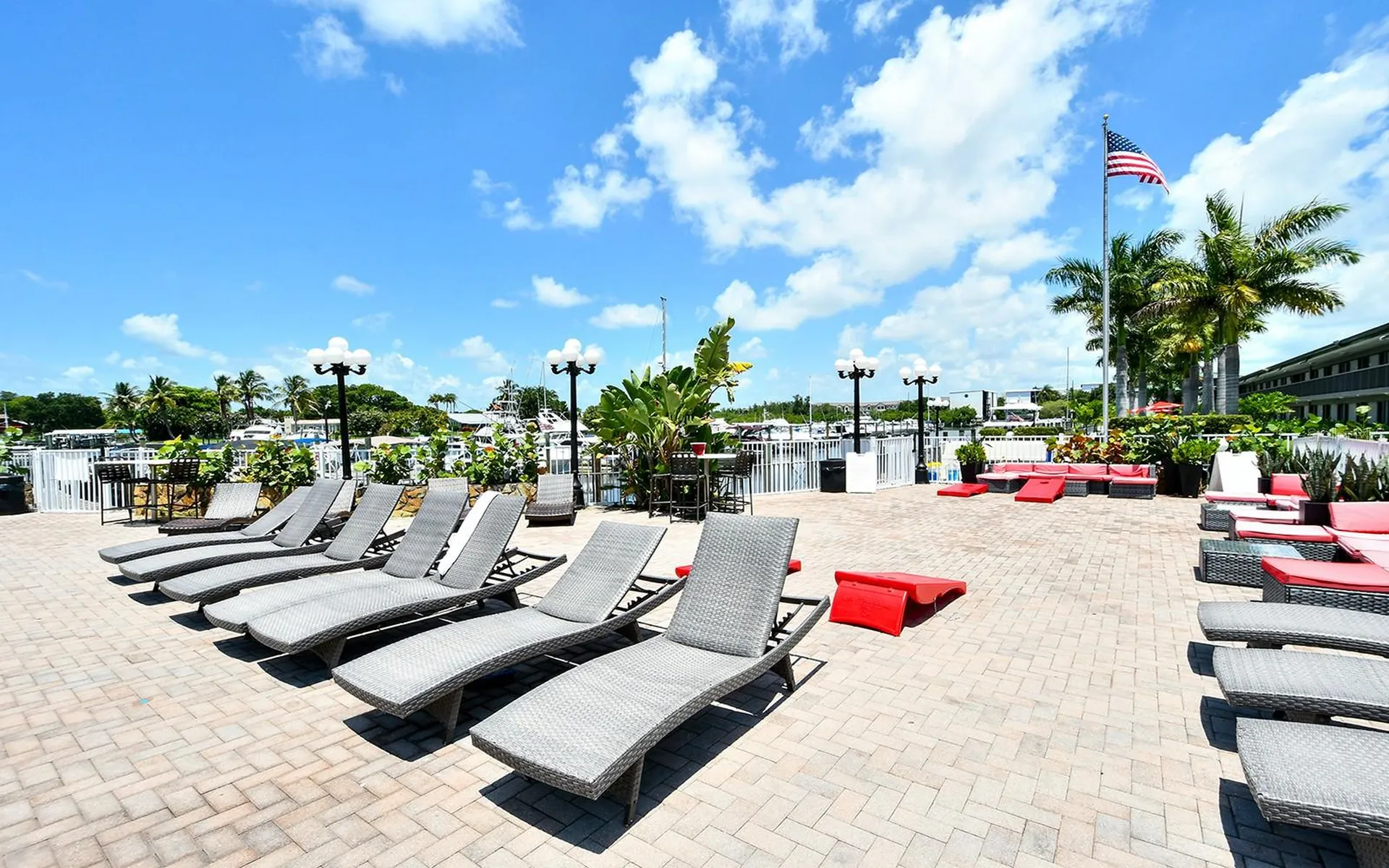 7150 N Tamiami Trail Sarasota FL 34243