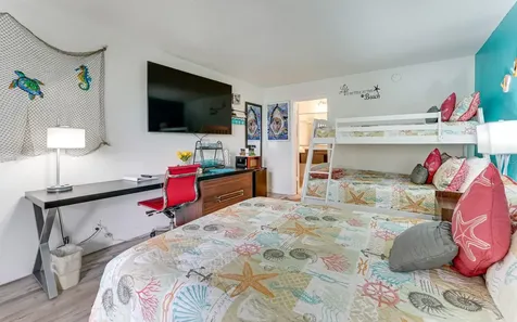 7150 N Tamiami Trail Sarasota FL 34243