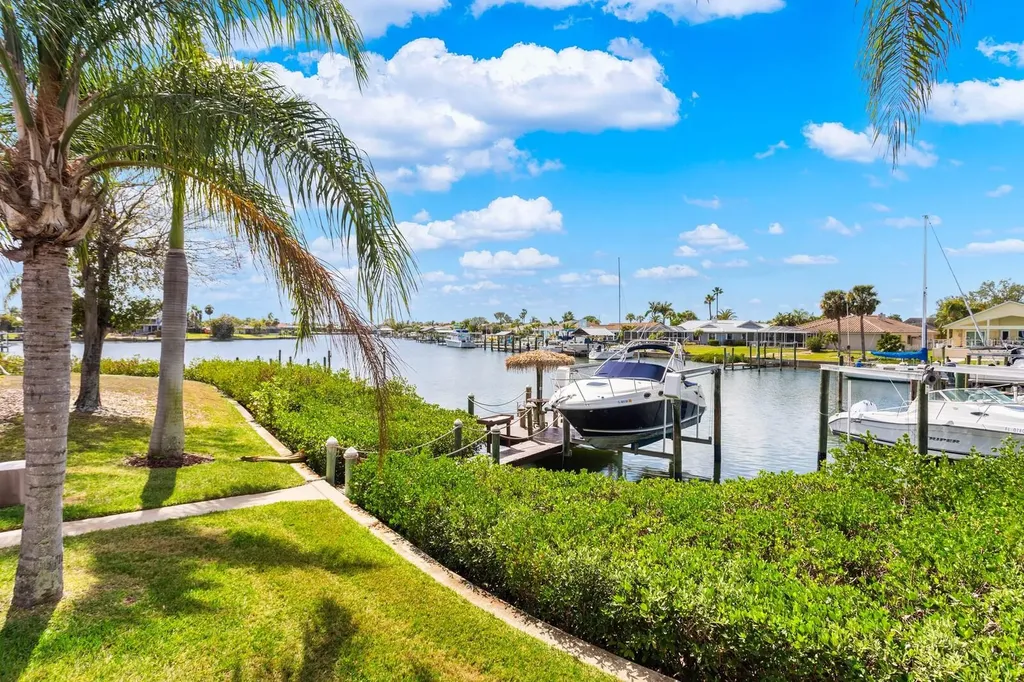 918 Shagos Drive Apollo Beach FL 33572