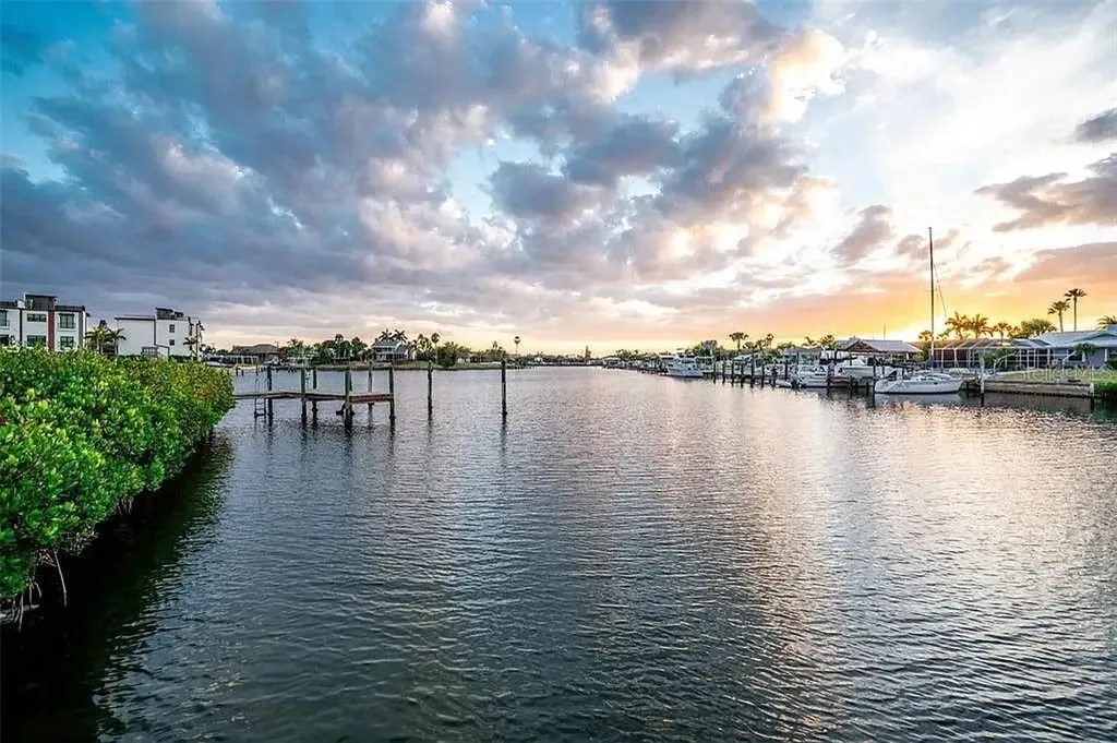 918 Shagos Drive Apollo Beach FL 33572