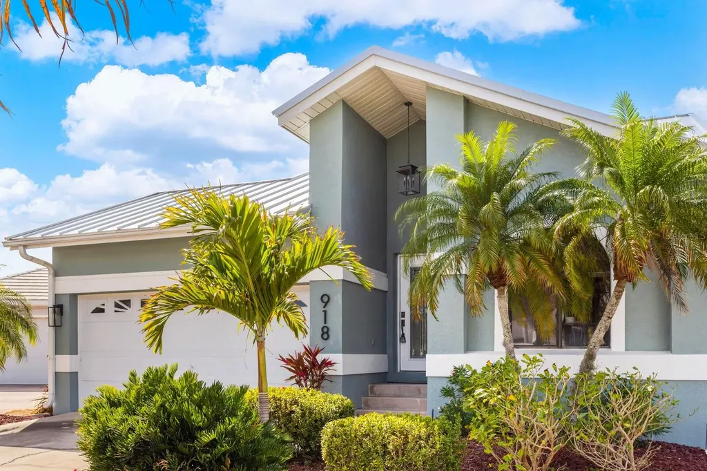 918 Shagos Drive Apollo Beach FL 33572