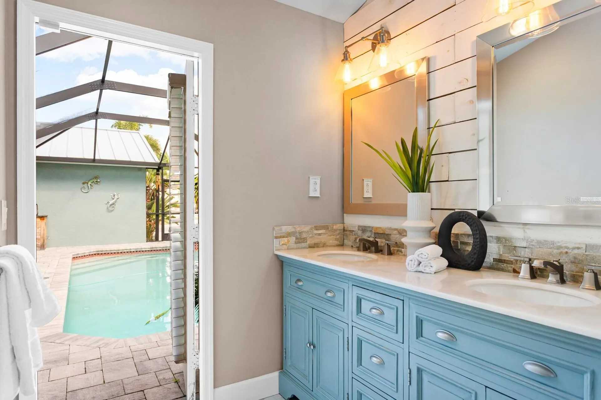 918 Shagos Drive Apollo Beach FL 33572