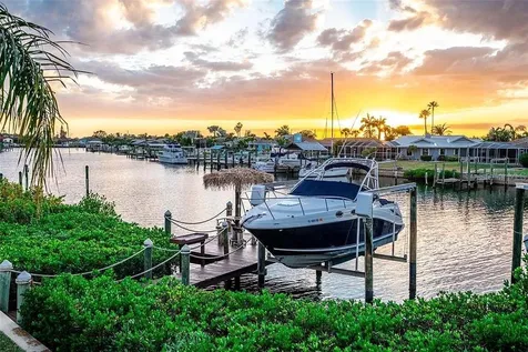 918 Shagos Drive Apollo Beach FL 33572