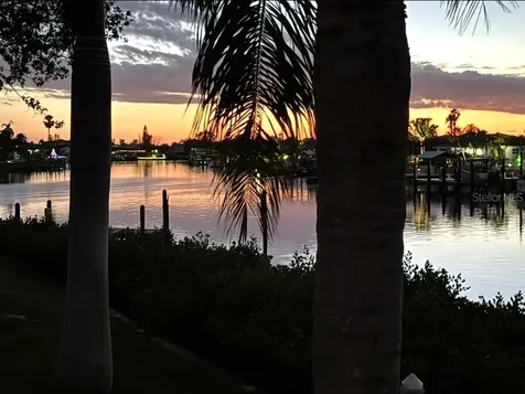 918 Shagos Drive Apollo Beach FL 33572