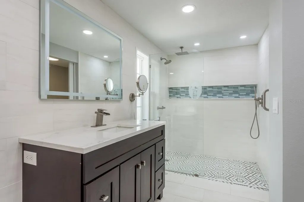 108 Dolphin Drive E Oldsmar FL 34677
