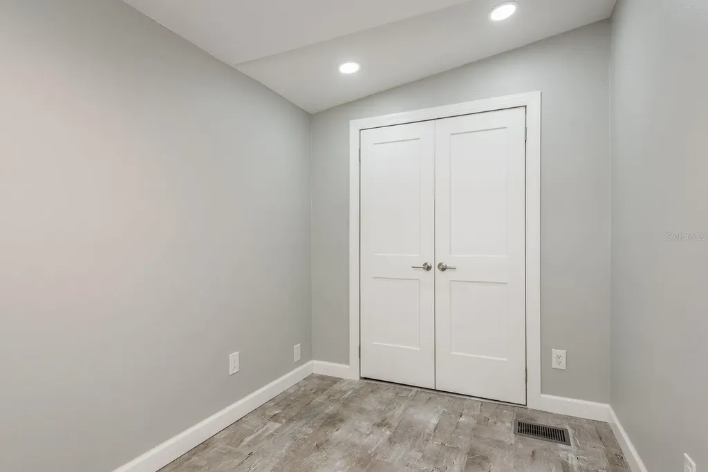 108 Dolphin Drive E Oldsmar FL 34677