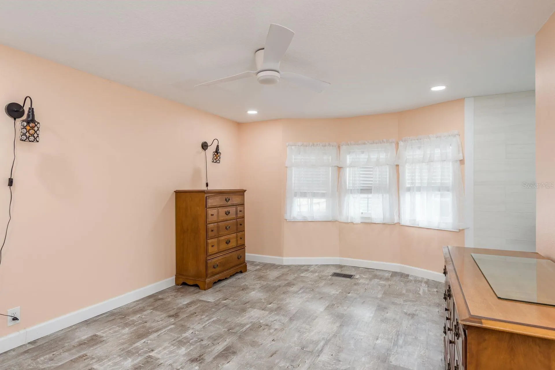 108 Dolphin Drive E Oldsmar FL 34677