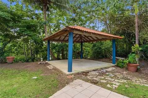 7 Carr 827 Km 1.0 Sector Los Llanos Toa Alta PR 00953
