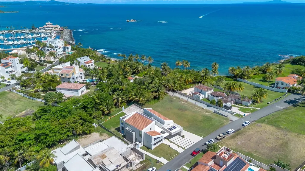 13 Surfside Humacao PR 00791