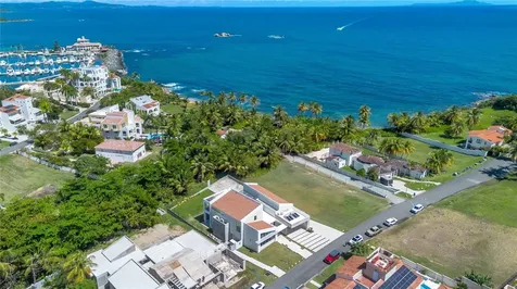 13 Surfside Humacao PR 00791