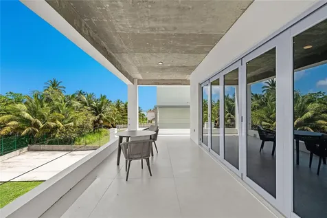 13 Surfside Humacao PR 00791