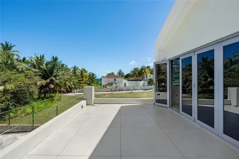 13 Surfside Humacao PR 00791