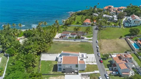 13 Surfside Humacao PR 00791