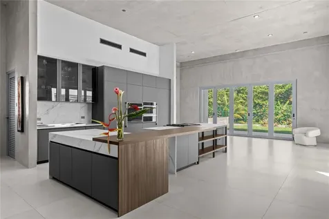13 Surfside Humacao PR 00791