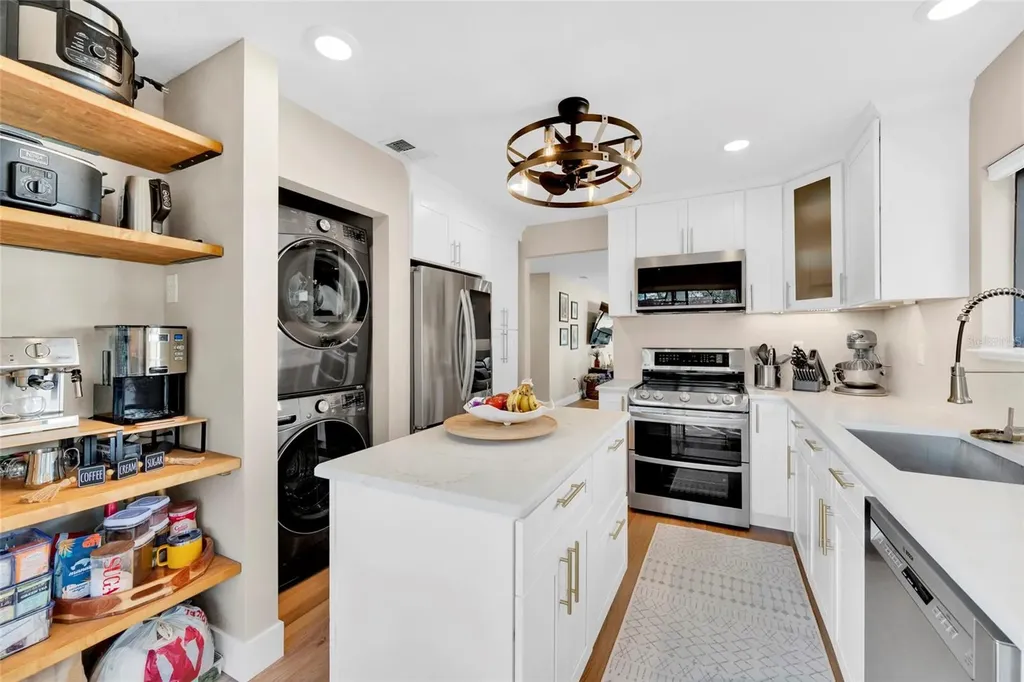 511 Longfellow Court Safety Harbor FL 34695