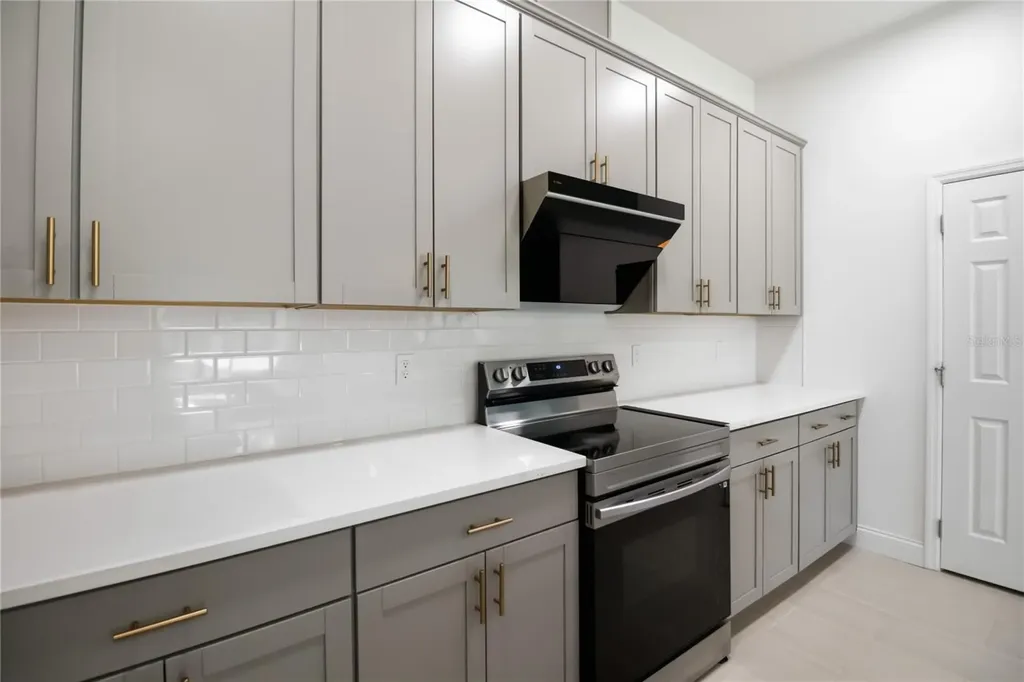 827 Dennis Avenue Orlando FL 32807