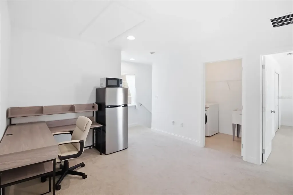 827 Dennis Avenue Orlando FL 32807