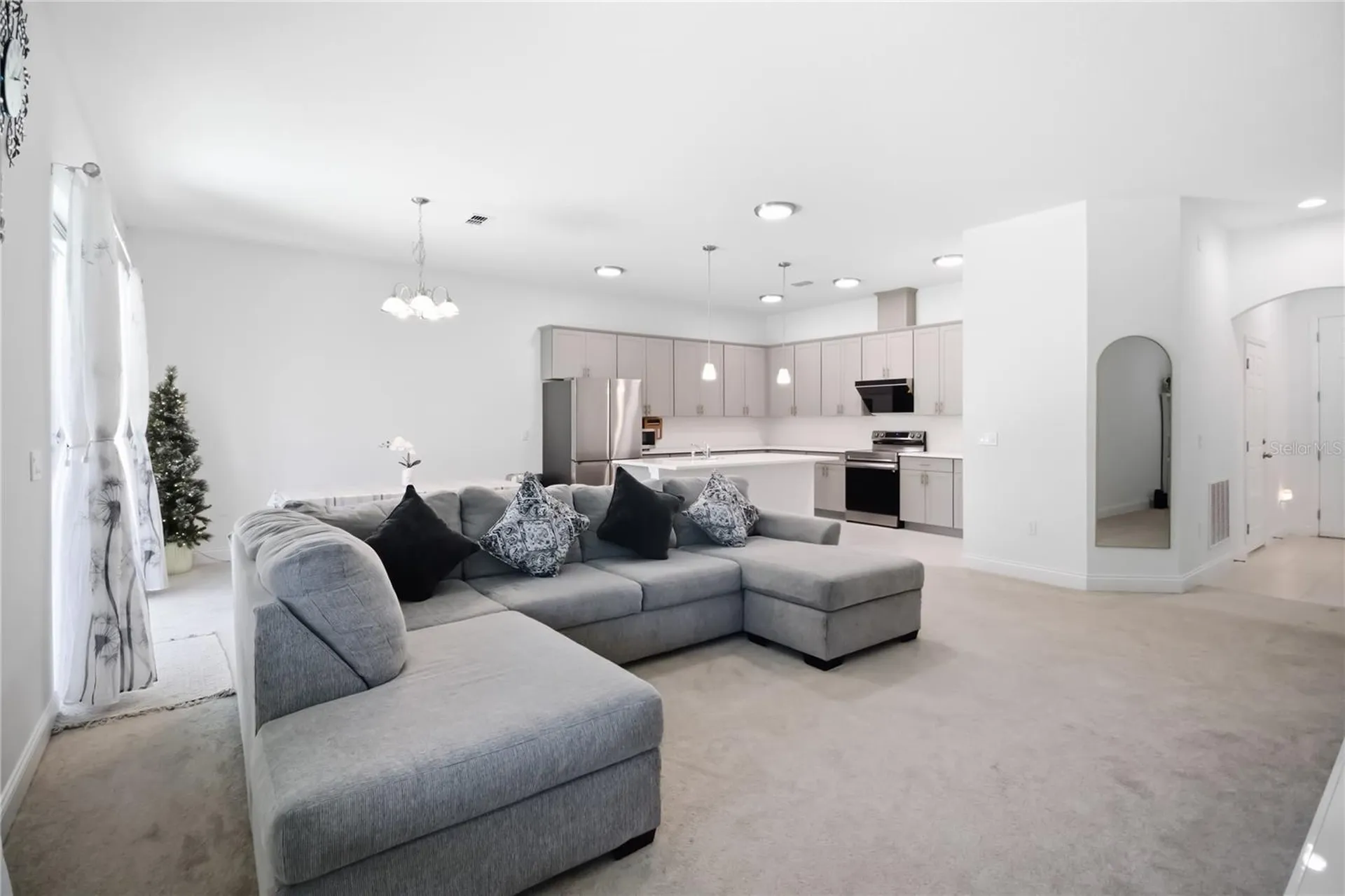 827 Dennis Avenue Orlando FL 32807