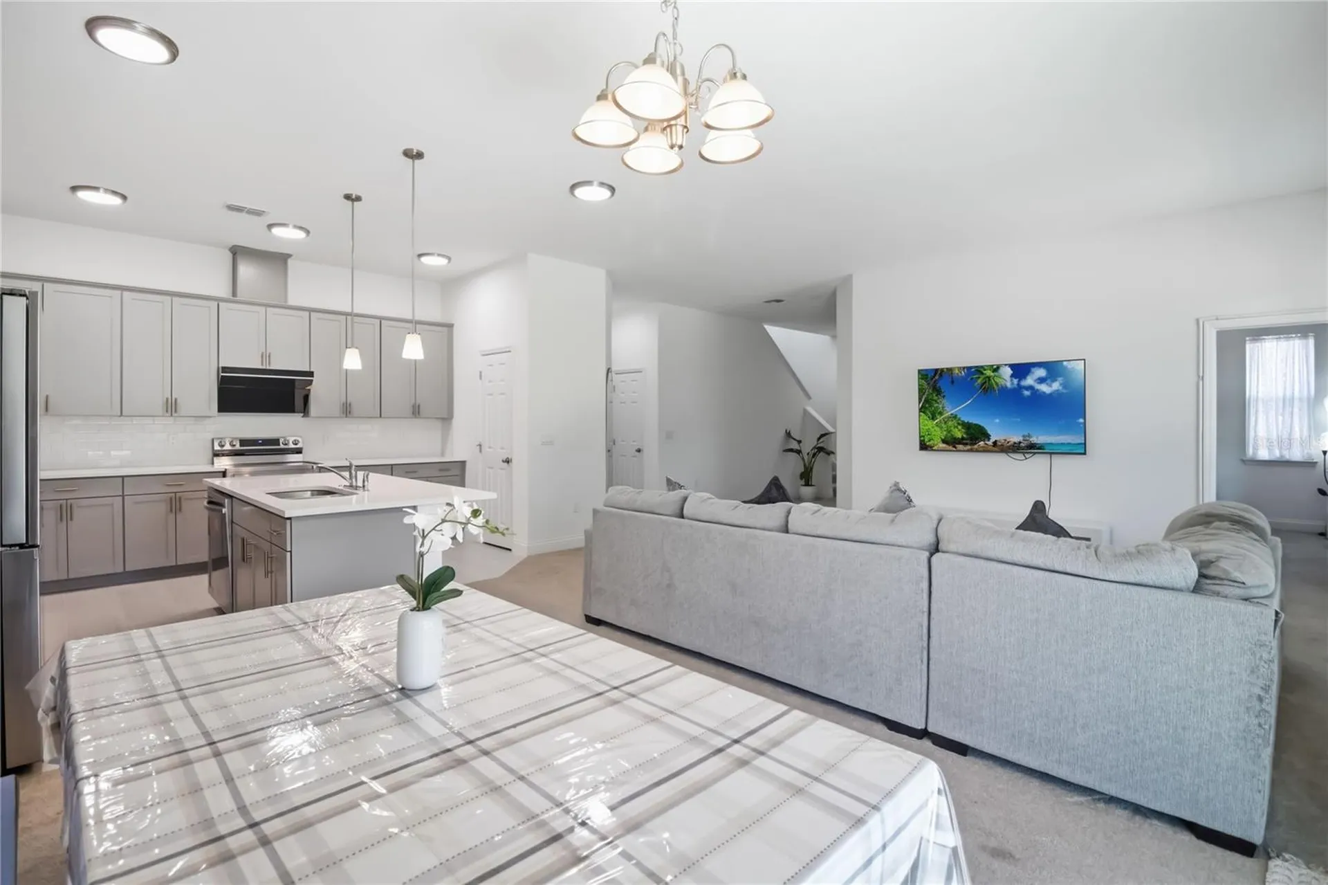 827 Dennis Avenue Orlando FL 32807
