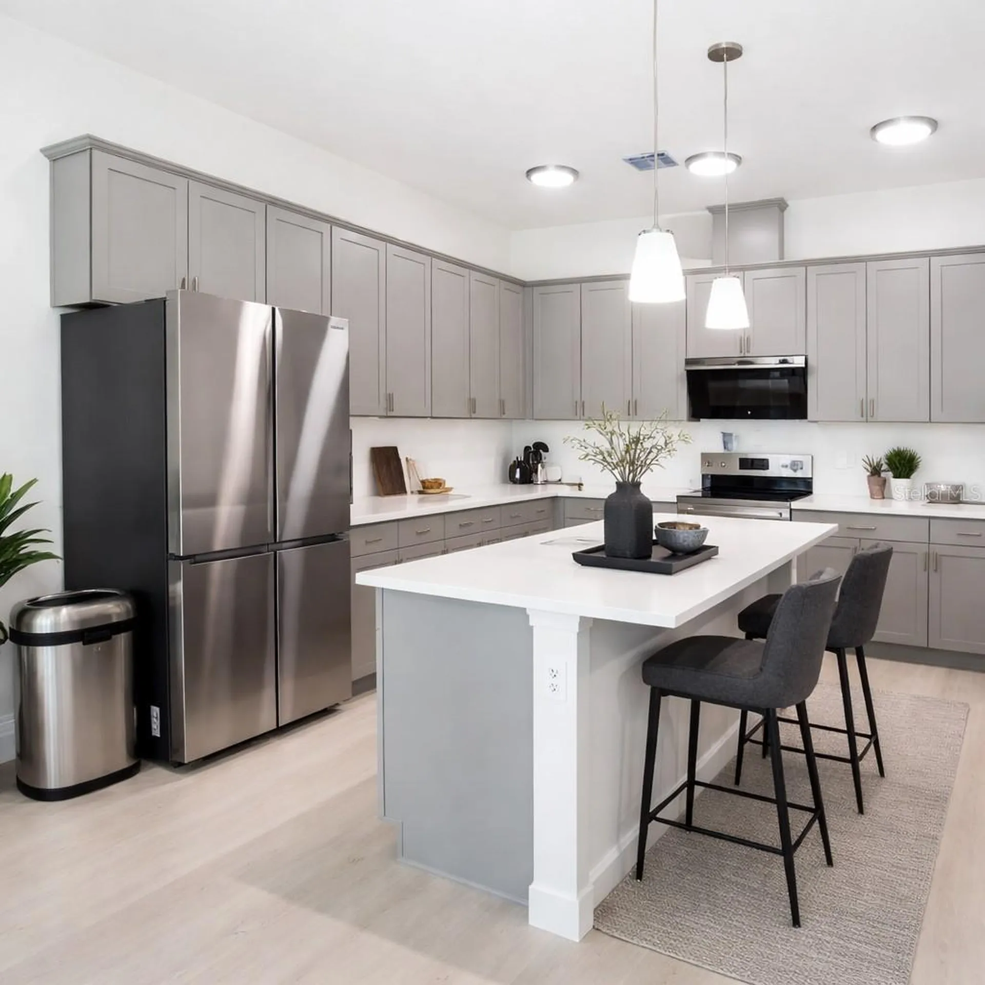 827 Dennis Avenue Orlando FL 32807