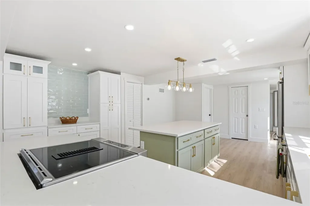 301 81st Avenue NE St Petersburg FL 33702