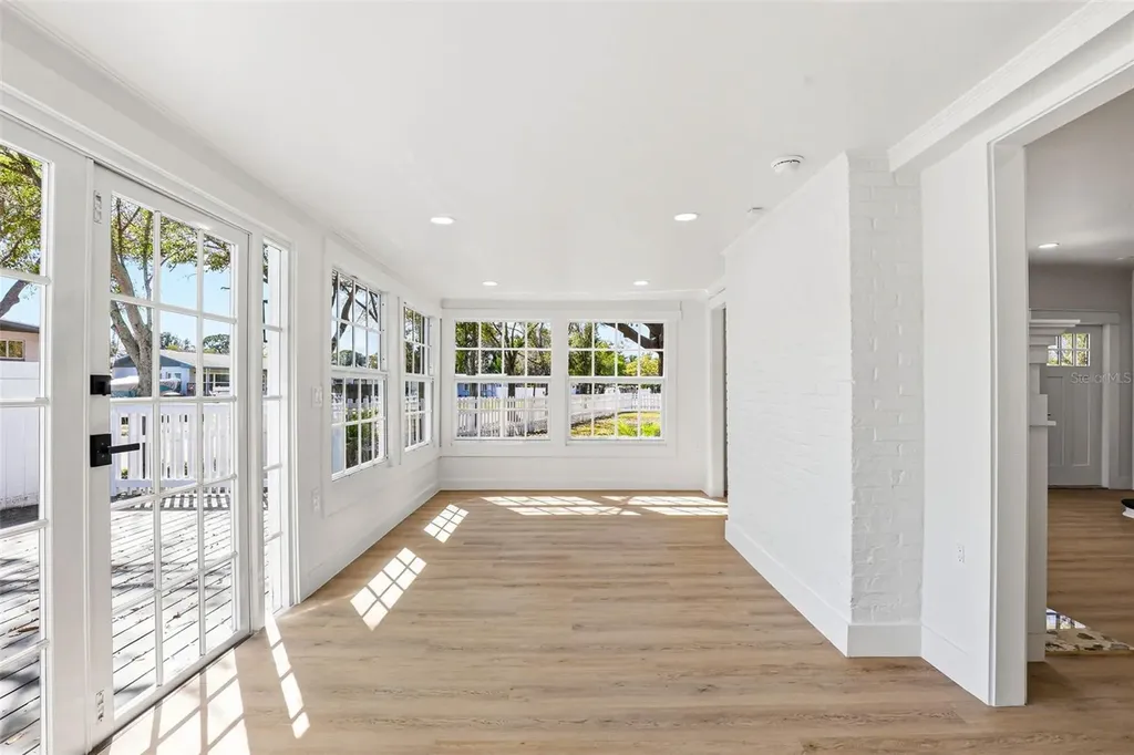301 81st Avenue NE St Petersburg FL 33702
