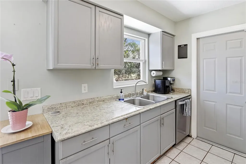 1907 Leslie Ann Lane Ocoee FL 34761