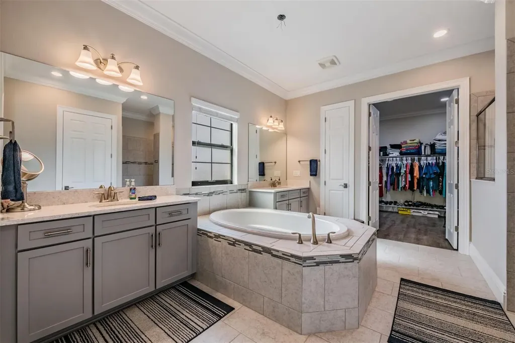 2913 Valencia Ridge Street Valrico FL 33596