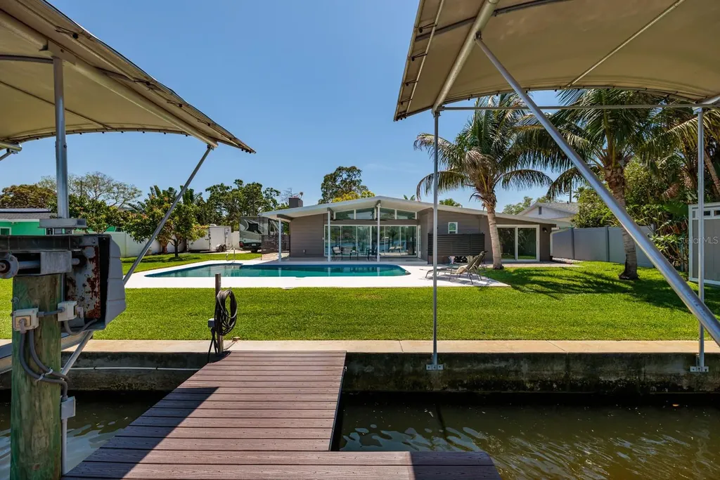 263 87th Avenue N St Petersburg FL 33702