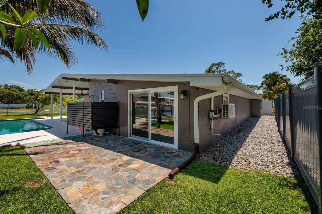 263 87th Avenue N St Petersburg FL 33702