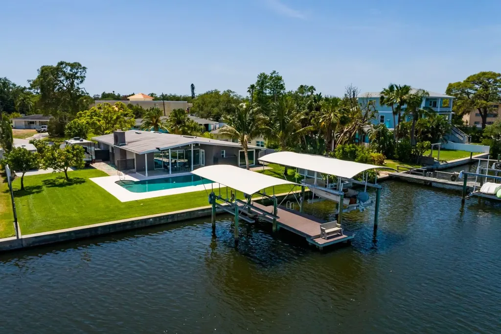 263 87th Avenue N St Petersburg FL 33702