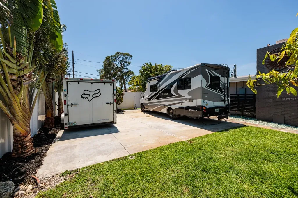 263 87th Avenue N St Petersburg FL 33702