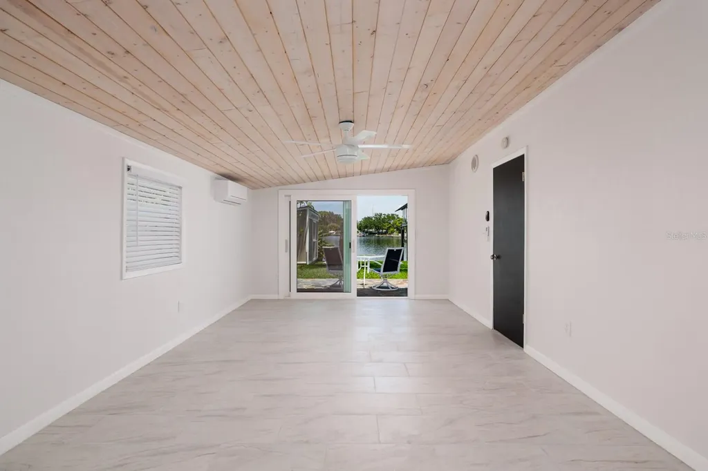 263 87th Avenue N St Petersburg FL 33702