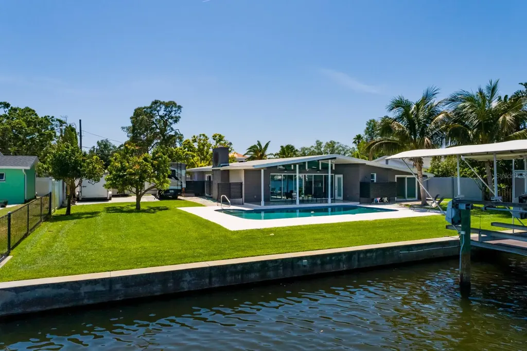 263 87th Avenue N St Petersburg FL 33702