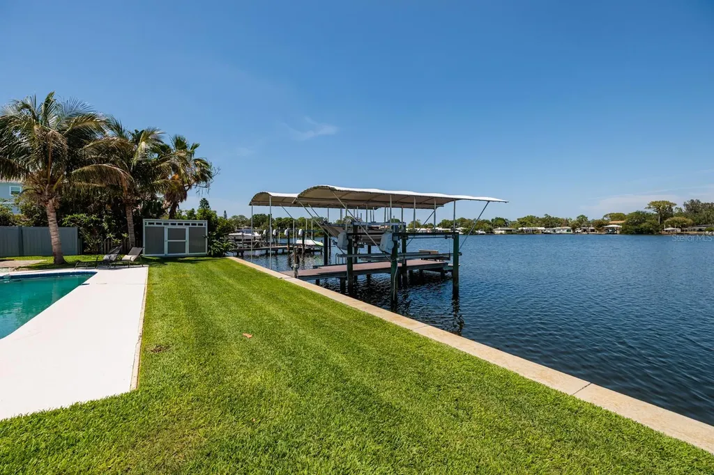263 87th Avenue N St Petersburg FL 33702