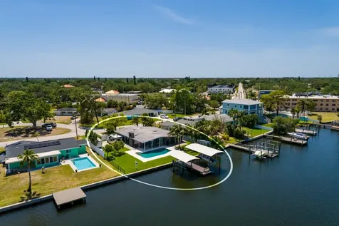 263 87th Avenue N St Petersburg FL 33702
