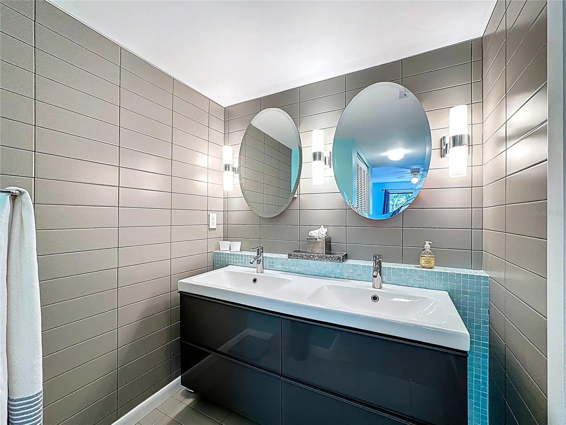 1717 Pelican Cove Road Sarasota FL 34231