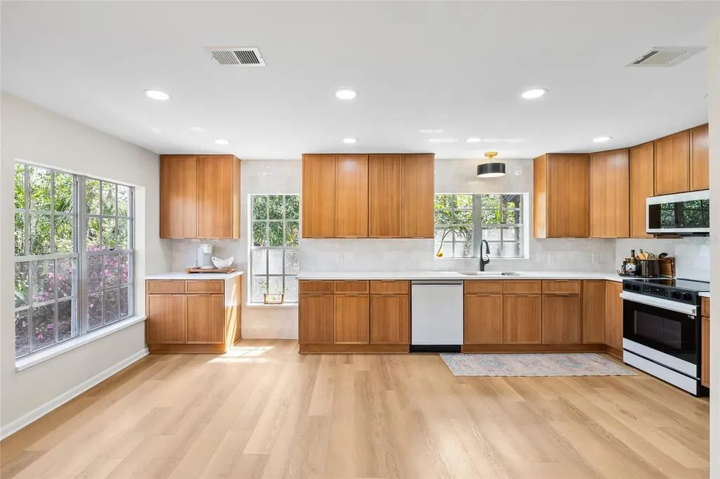 6906 Valrie Lane Riverview FL 33569