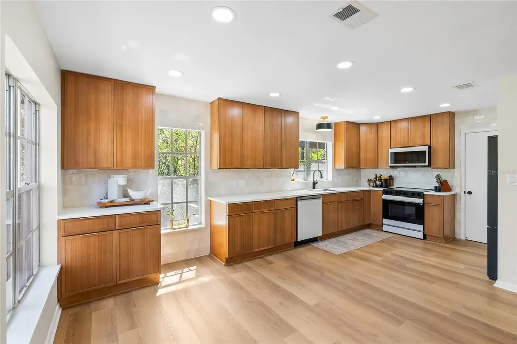 6906 Valrie Lane Riverview FL 33569