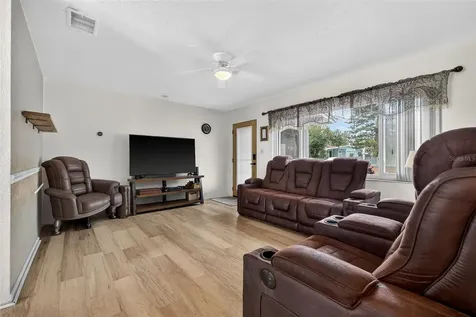 6285 101st Way Seminole FL 33772