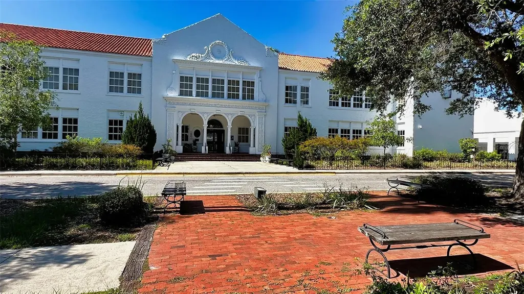 1661 S Jefferson Avenue Sarasota FL 34239