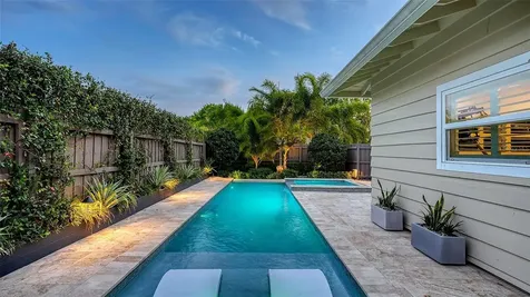 1661 S Jefferson Avenue Sarasota FL 34239