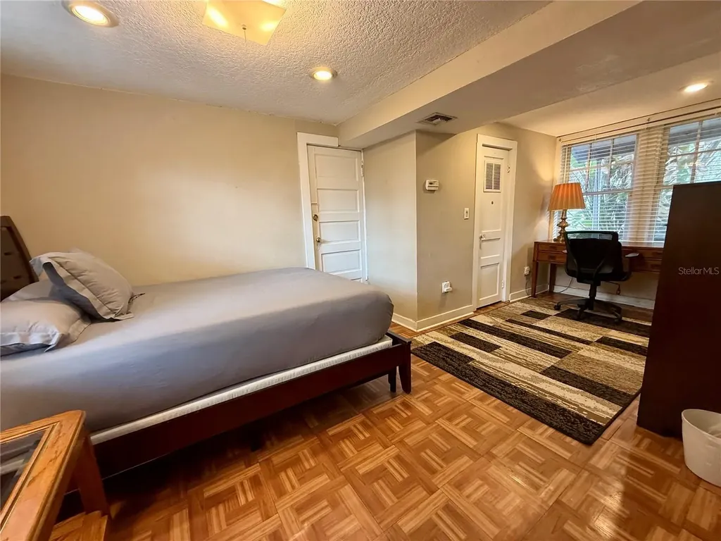 18 N Brown Avenue Orlando FL 32801