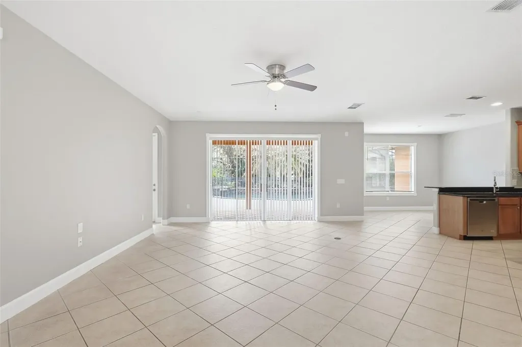1042 Spinning Wheel Drive Apopka FL 32712