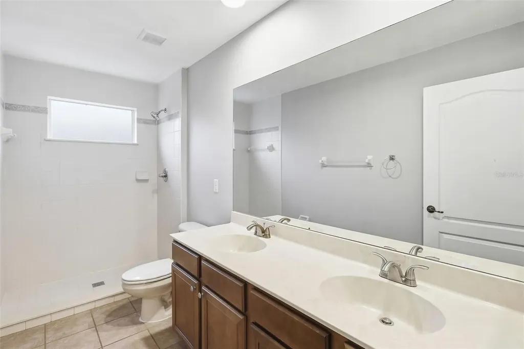 1042 Spinning Wheel Drive Apopka FL 32712